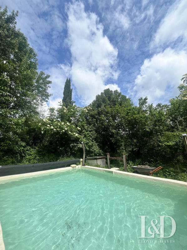 Maison - 323 m² - 10 pièces