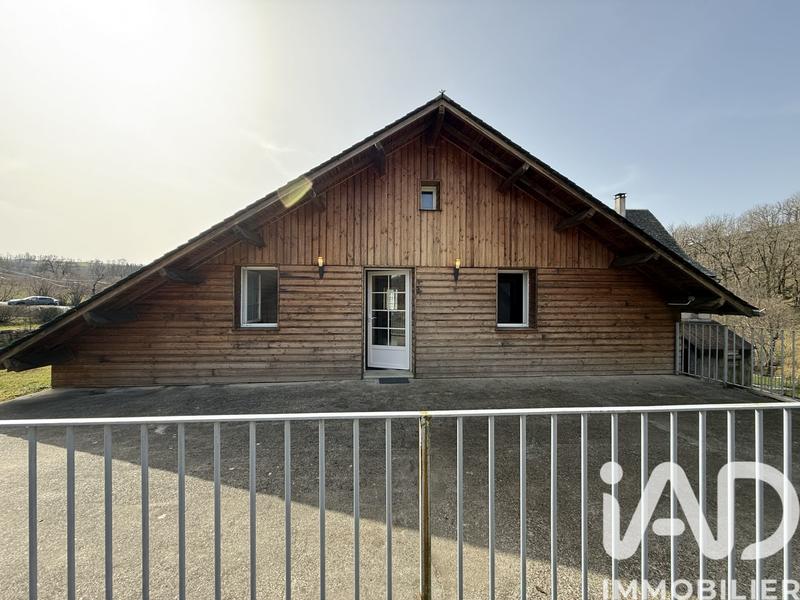 Maison - 250 m² - 11 pièces