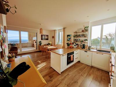 Appartement - 93 m² - 4 pièces