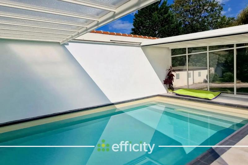 Maison - 354 m² - 10 pièces