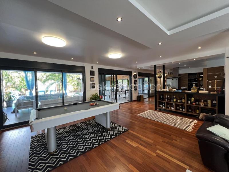 Propriété - 374 m² - 13 pièces