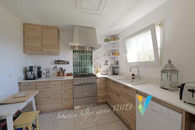 Maison - 195 m² - 9 pièces