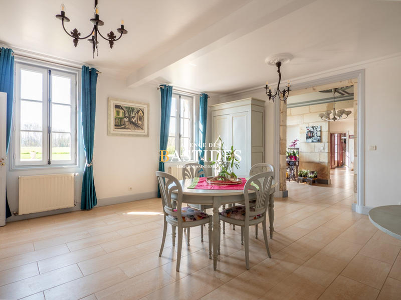 Maison - 310 m² - 8 pièces