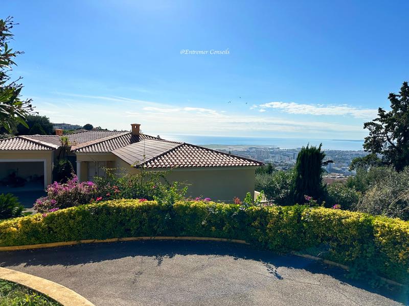 Maison contemporaine - 307 m² - 7 pièces