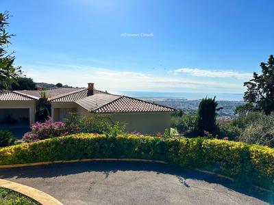 Maison contemporaine - 307 m² - 7 pièces