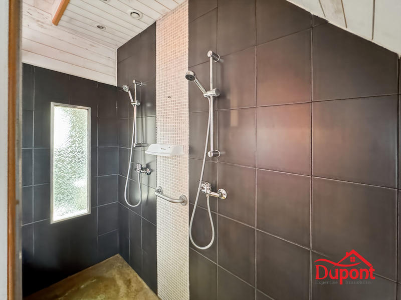 Maison - 338 m² - 8 pièces