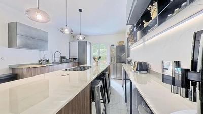 Villa - 223 m² - 6 pièces