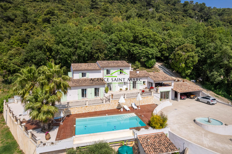 Villa - 235 m² - 6 pièces