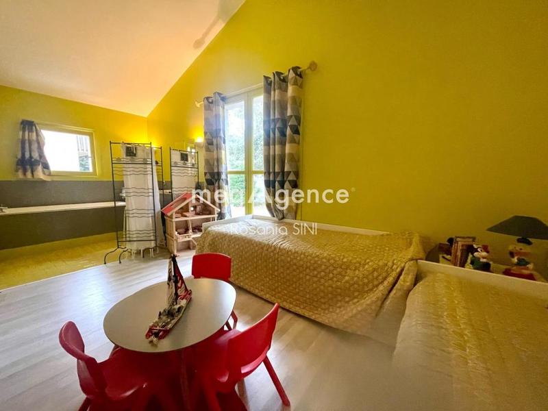 Maison - 246 m² - 8 pièces