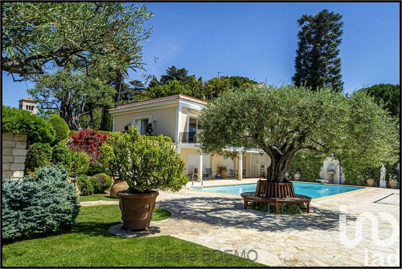 Maison - 555 m² - 15 pièces