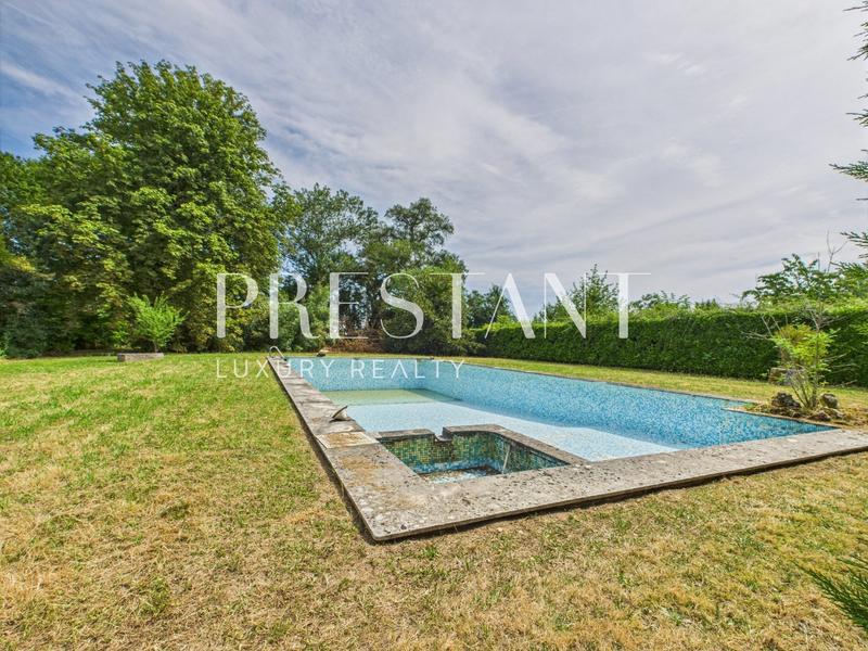 Maison - 400 m² - 10 pièces