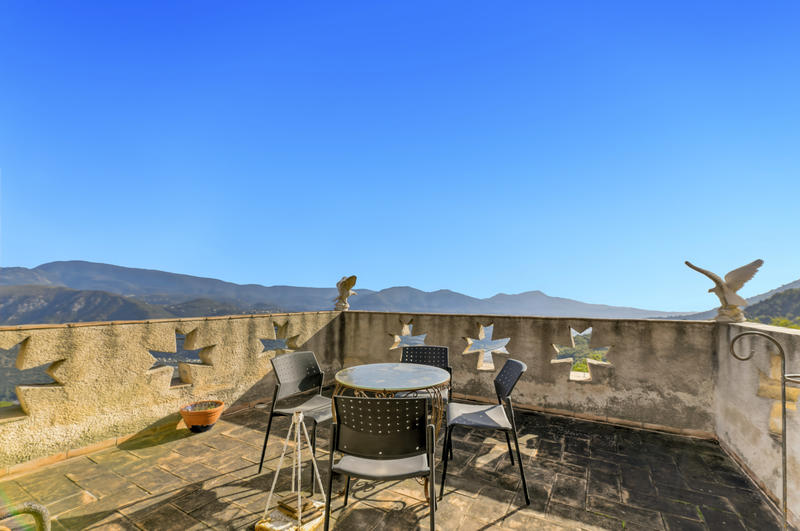 Propriété - 678 m² - 9 pièces