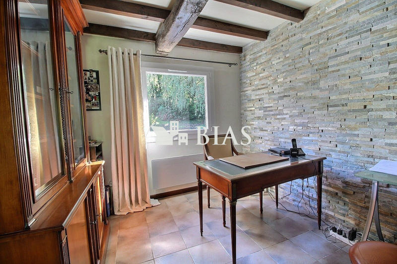 Maison - 220 m² - 7 pièces