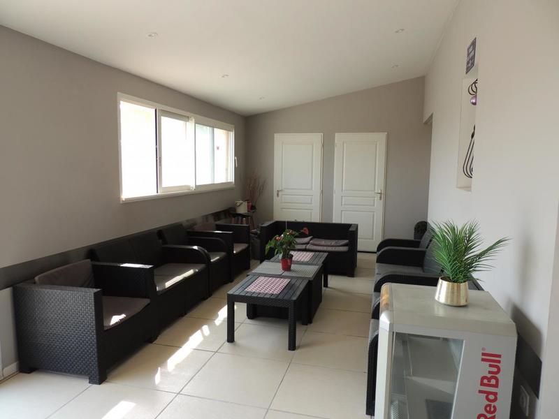 Maison - 305 m² - 9 pièces