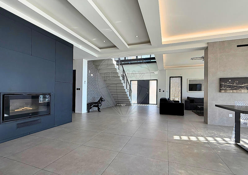 Villa - 232 m² - 6 pièces