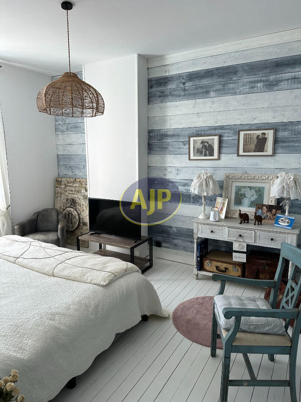 Maison - 262 m² - 6 pièces