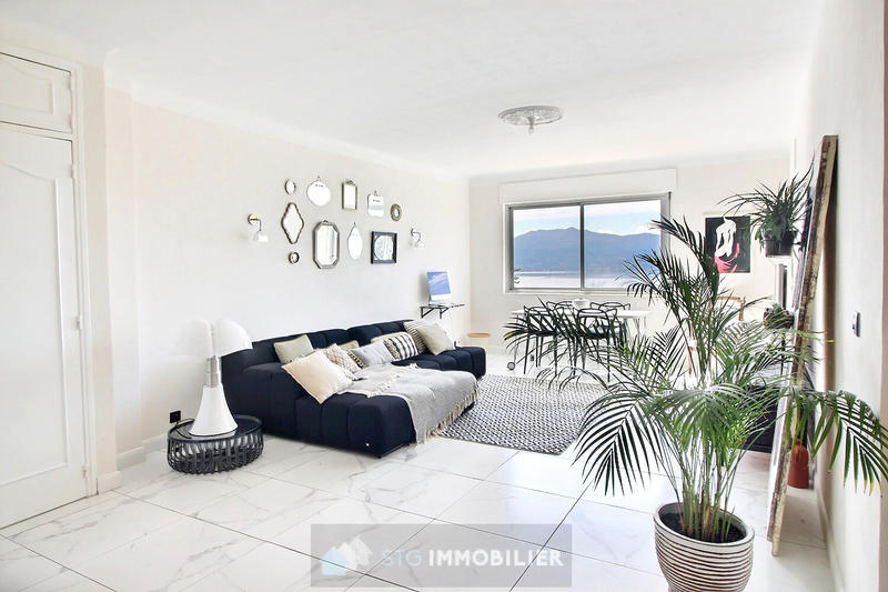 Appartement - 90 m² - 3 pièces