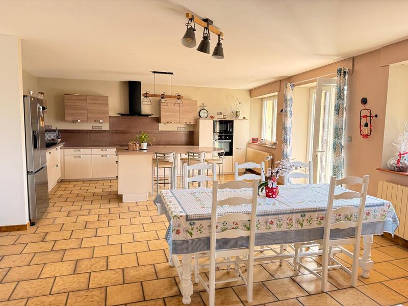 Maison - 224 m² - 7 pièces