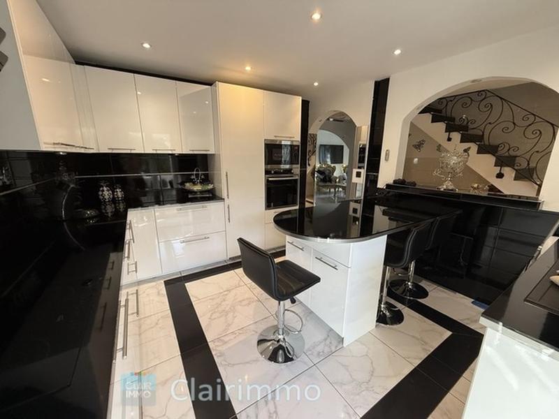 Maison - 180 m² - 5 pièces