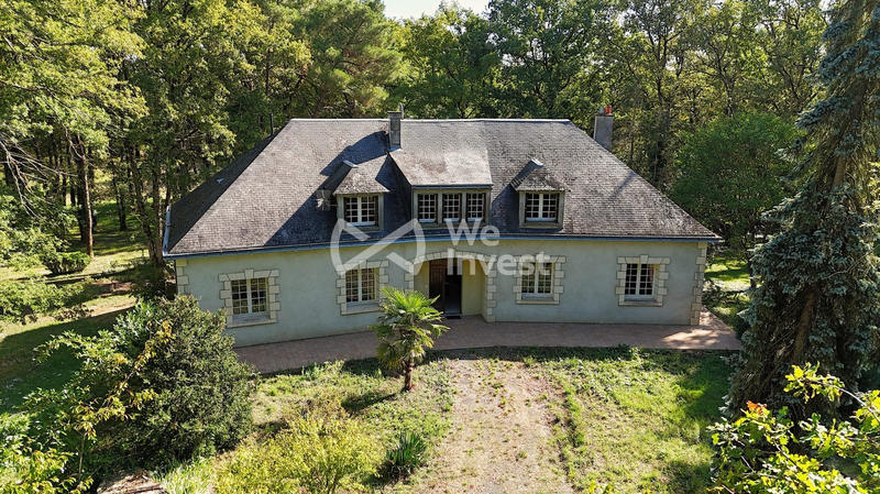 Maison - 250 m² - 8 pièces