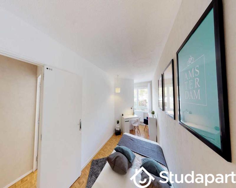 Chambre - 70 m² - 1 pièce