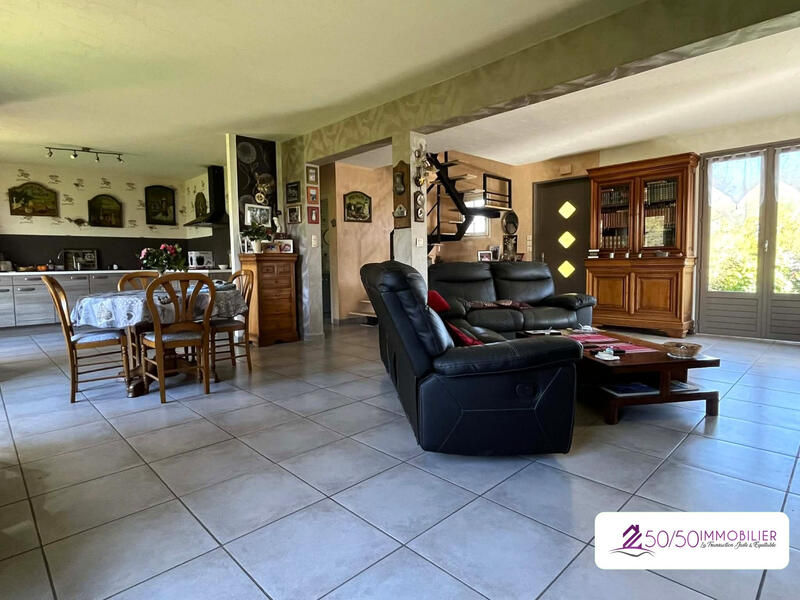 Maison - 164 m² - 8 pièces