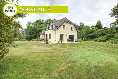 Maison - 165 m² - 8 pièces