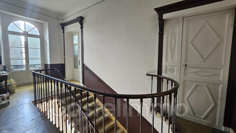 Maison - 415 m² - 10 pièces