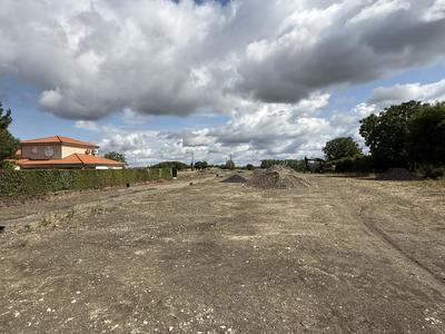 Terrain constructible - 703 m²