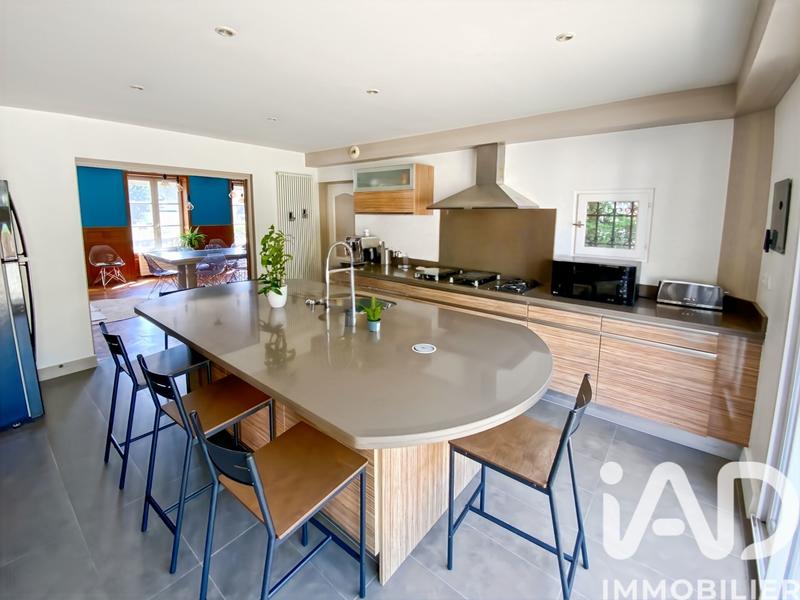 Maison - 247 m² - 10 pièces