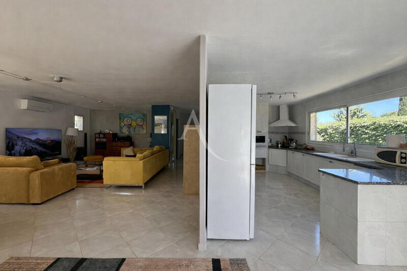 Maison - 195 m² - 6 pièces