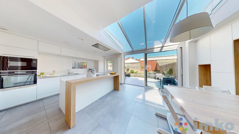 Maison - 410 m² - 9 pièces