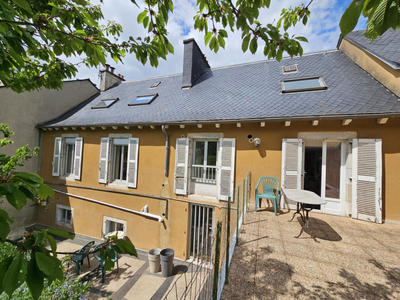 Maison - 250 m² - 10 pièces