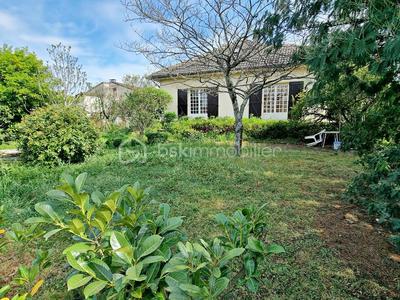 Maison traditionnelle - 195 m² - 6 pièces