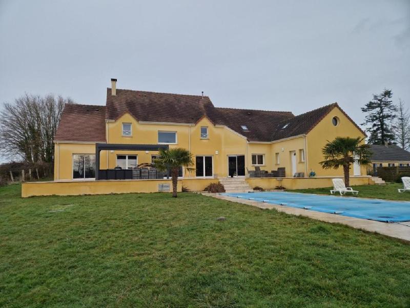 Maison - 325 m² - 9 pièces