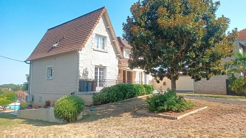 Maison traditionnelle - 200 m² - 7 pièces