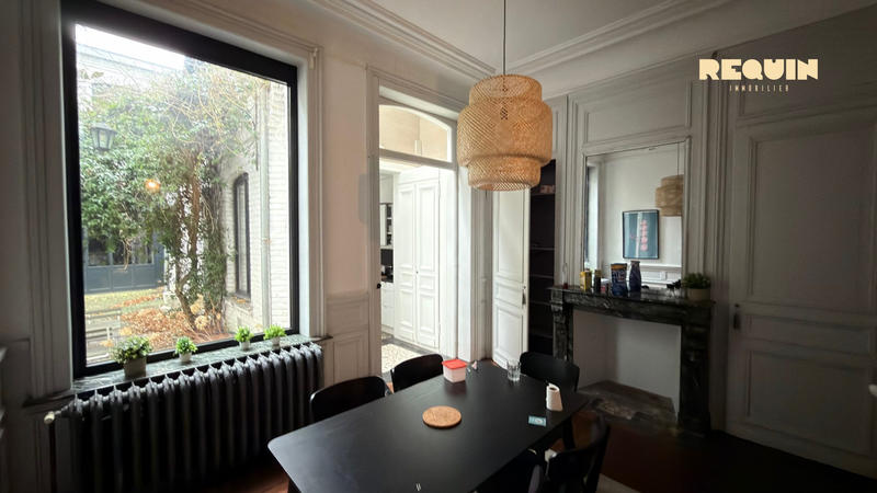 Maison - 185 m² - 8 pièces