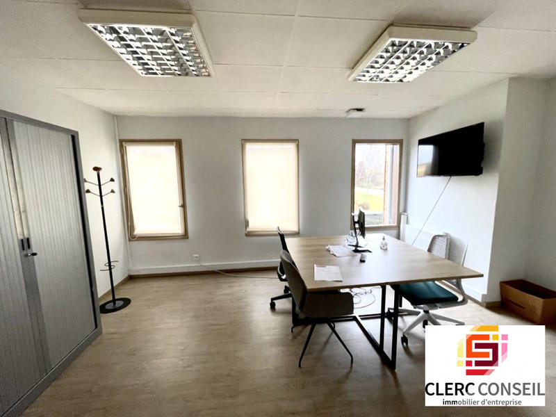 Bureau - 610 m²
