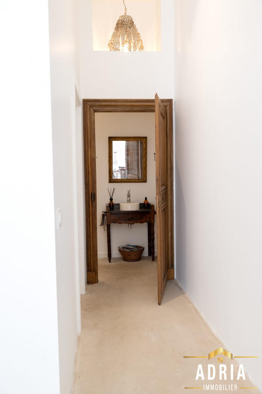 Maison traditionnelle - 471 m² - 13 pièces