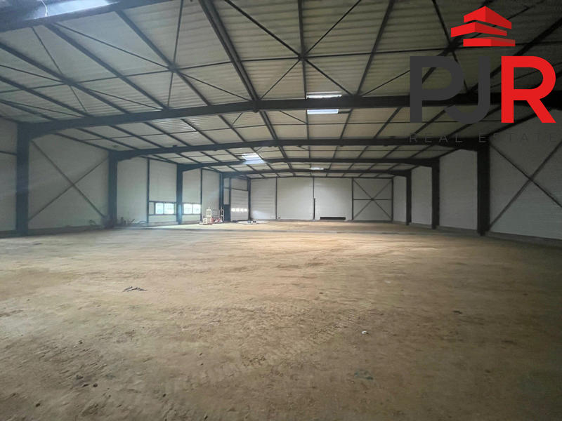 Local d'activités - 980 m²