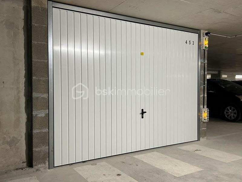 Parking / Garage - 167 m²