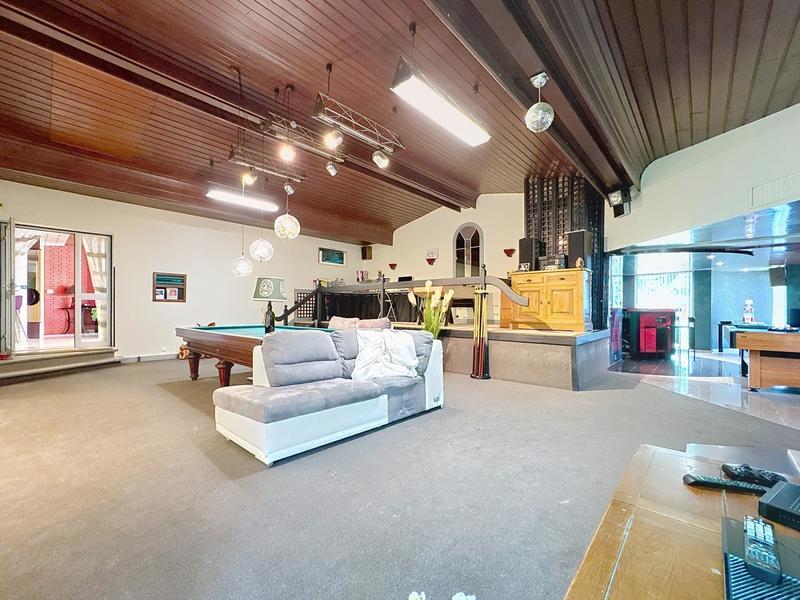 Maison - 225 m² - 5 pièces