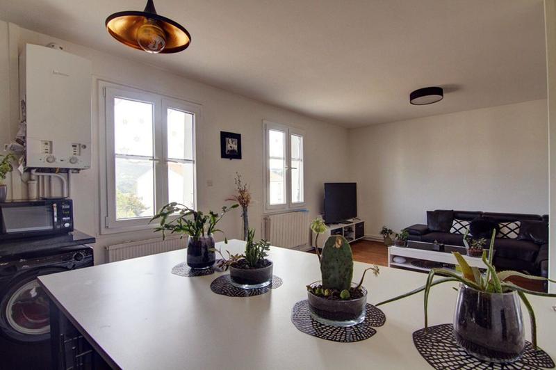 Maison - 96 m² - 5 pièces