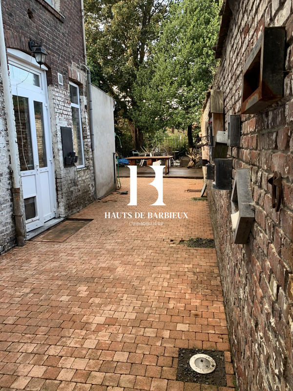 Maison - 234 m² - 9 pièces