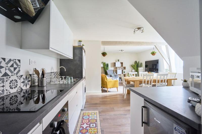 Appartement - 100 m² - 6 pièces