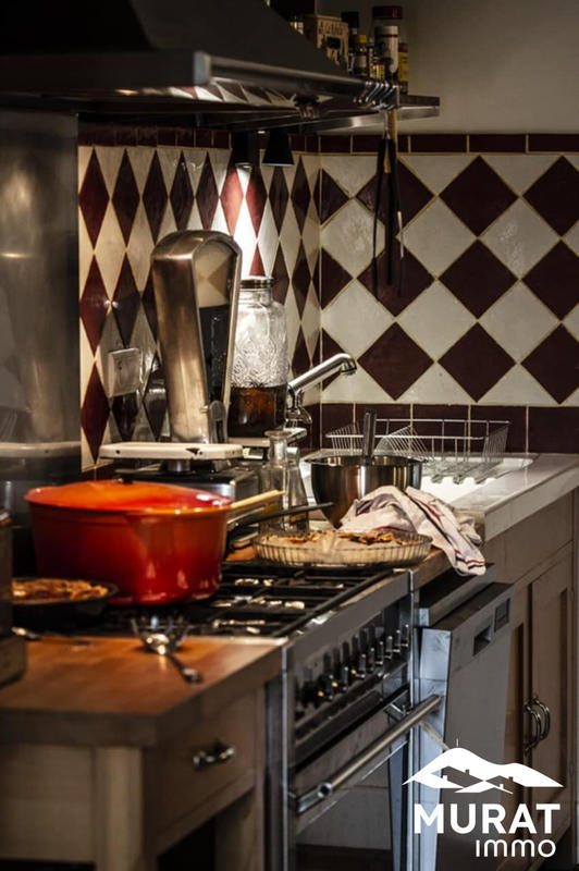 Maison - 320 m² - 13 pièces