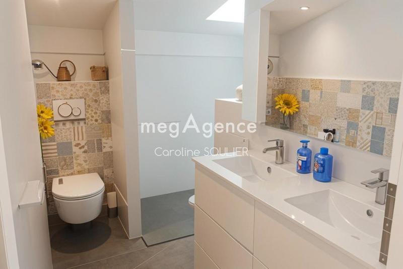 Maison - 385 m² - 13 pièces