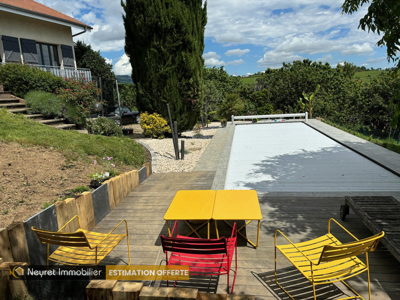 Maison - 214 m² - 6 pièces