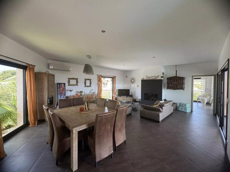 Villa - 202 m² - 6 pièces