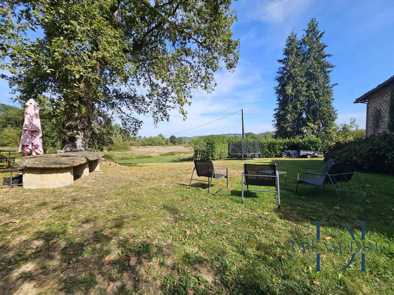 Maison - 340 m² - 14 pièces